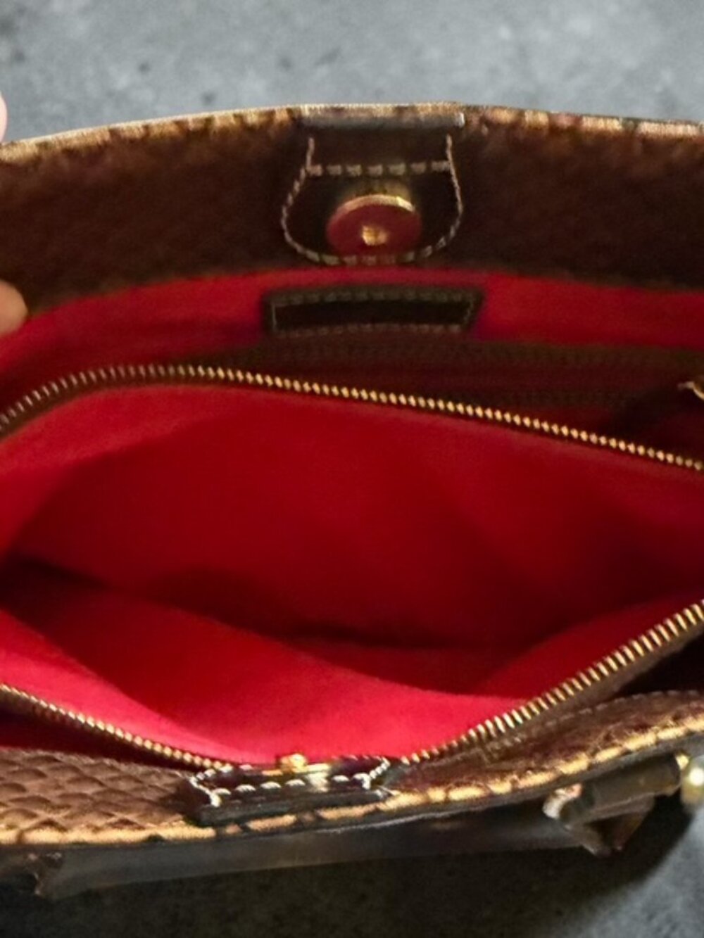 Beautiful Dooney & Bourke Pebbled Leather Tote in a rich brown shade 🤎✨ - Picture 5 of 11